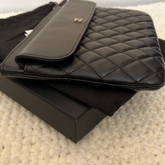CHANEL O Case Medium Lambskin Leather Clutch Pouch - Limited Edition - Picture 17 of 17